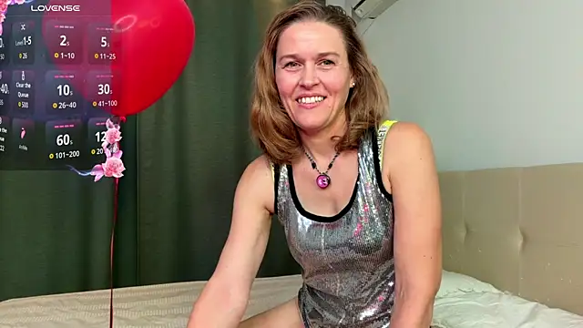 Snapshot of Lizacams chatting on June 2026 04:49:02 PM Lizacams online show from June 2026 04:49:02 PM