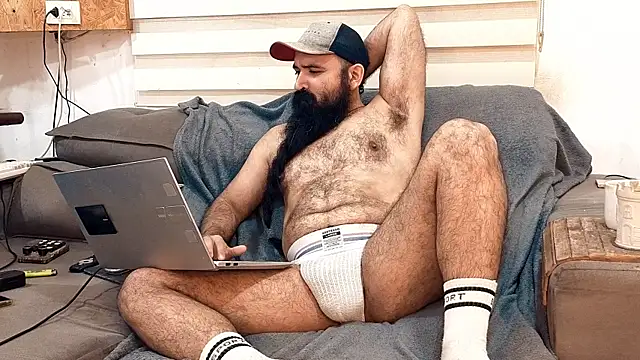 Snapshot of Barba_Negra_Fumador chatting on June 2026 03:55:02 PM Barba Negra Fumador online show from June 2026 03:55:02 PM