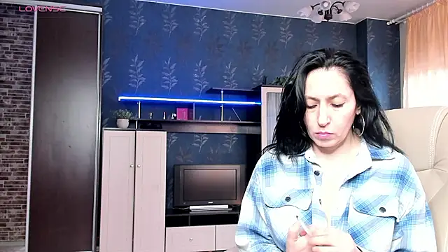 Snapshot of Lucky_Milf chatting on March 2026 10:34:02 AM Lucky Milf online show from March 2026 10:34:02 AM