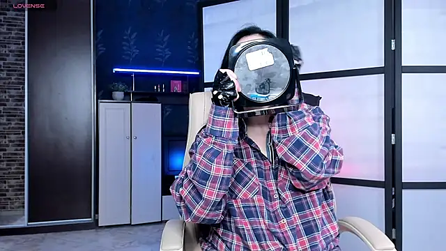 Snapshot of Lucky_Milf chatting on April 2026 02:03:01 PM Lucky Milf online show from April 2026 02:03:01 PM