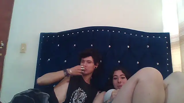 Moonandzukko online show from May 2026 09:20:02 PM