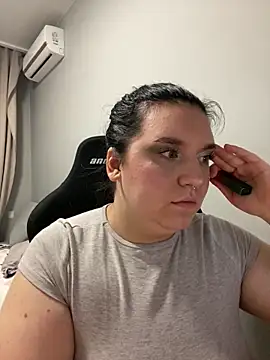 Snapshot of Luizaa004 chatting on March 2026 08:22:02 PM Luizaa004 online show from March 2026 08:22:02 PM