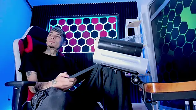 Max Hader  online show from April 2026 03:15:01 AM