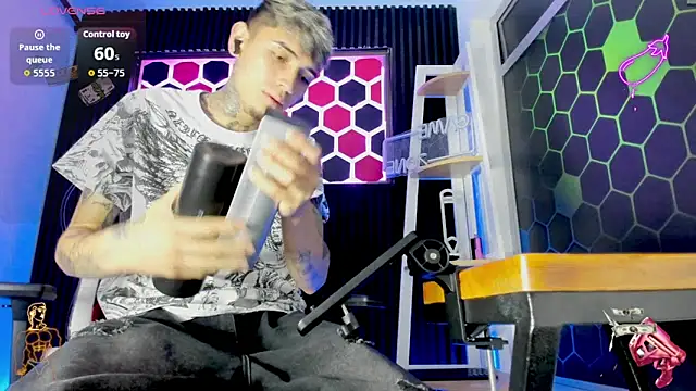 Max Hader  online show from April 2026 03:04:02 AM