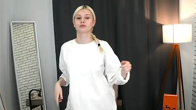 LorisBoster online show from March 2026 04:07:02 AM