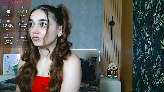 Snapshot of KatarinaHeaven chatting on April 2026 04:41:01 PM KatarinaHeaven online show from April 2026 04:41:01 PM