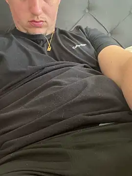 vinizinhot online show from March 2026 12:01:02 PM