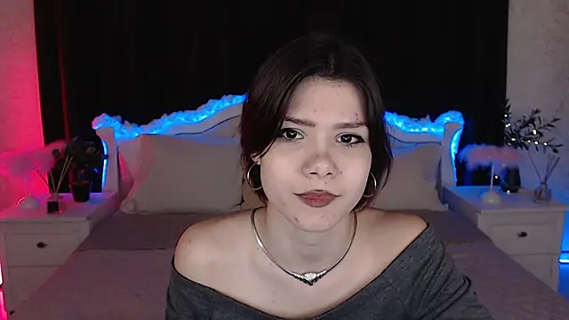 llittle-peachh online show from March 2026 04:13:01 PM