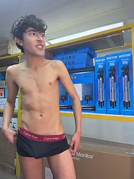 MatthewMoore  online show from April 2026 06:19:01 AM