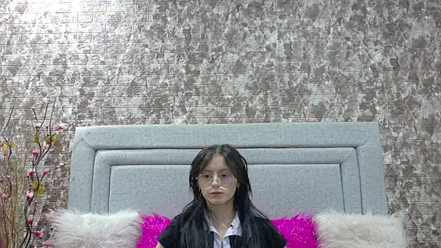 Naomimolie online show from June 2026 12:31:01 PM