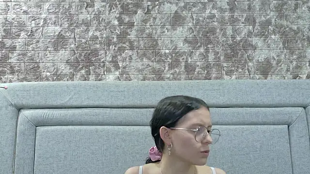 Naomimolie online show from June 2026 11:52:01 AM