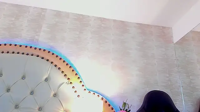 EllaEvanzz online show from April 2026 07:07:02 PM