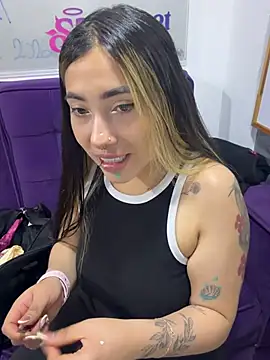 ManuelaVeeleez online show from April 2026 02:03:01 AM