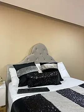 AlmaraRouge online show from April 2026 08:02:01 PM