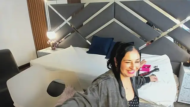 Agata thompson online show from March 2026 06:56:01 PM