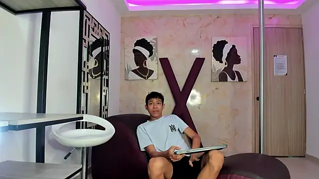 SKINNY BOYXXX online show from March 2026 07:25:02 AM