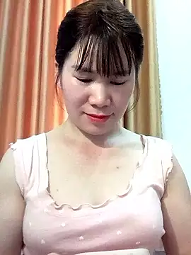 Snapshot of Bondgirl_9 chatting on May 2026 06:43:02 AM Bondgirl 9 online show from May 2026 06:43:02 AM