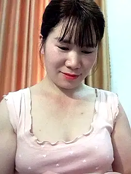 Snapshot of Bondgirl_9 chatting on May 2026 07:05:02 AM Bondgirl 9 online show from May 2026 07:05:02 AM
