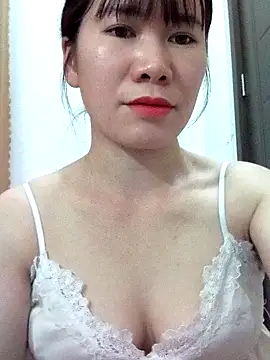 Snapshot of Bondgirl_9 chatting on May 2026 07:48:02 AM Bondgirl 9 online show from May 2026 07:48:02 AM