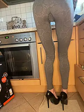 SkinnyLilly online show from April 2026 11:48:01 AM