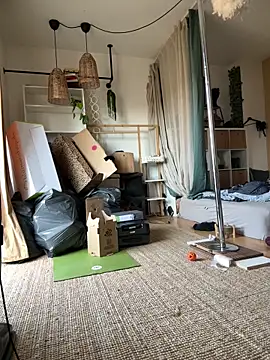 SkinnyLilly online show from April 2026 11:25:01 AM