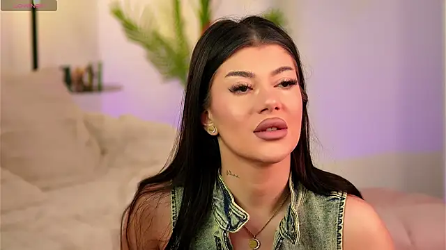 GoldenAlana online show from March 2026 05:02:02 AM