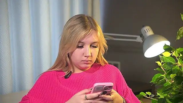 Snapshot of SinaHovey chatting on March 2026 09:48:01 AM SinaHovey online show from March 2026 09:48:01 AM