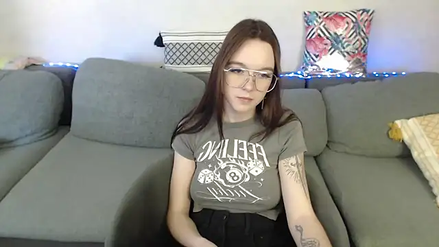 SunyLily online show from April 2026 07:12:01 AM