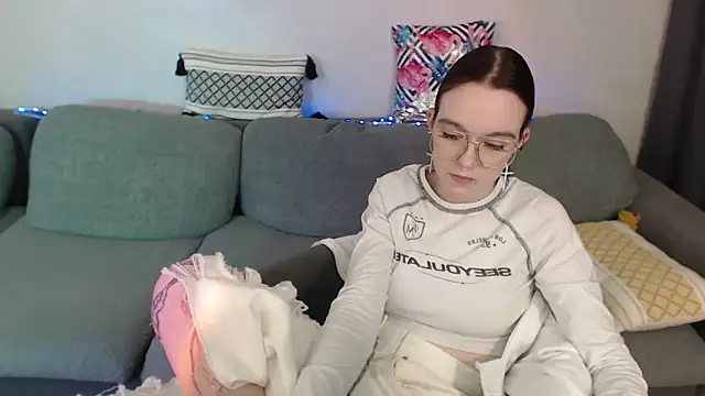 SunyLily online show from April 2026 06:17:01 AM