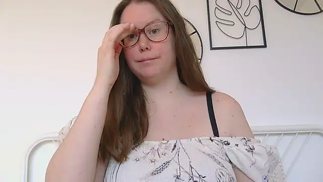 Snapshot of CelineThompson chatting on March 2026 12:34:01 PM CelineThompson online show from March 2026 12:34:01 PM