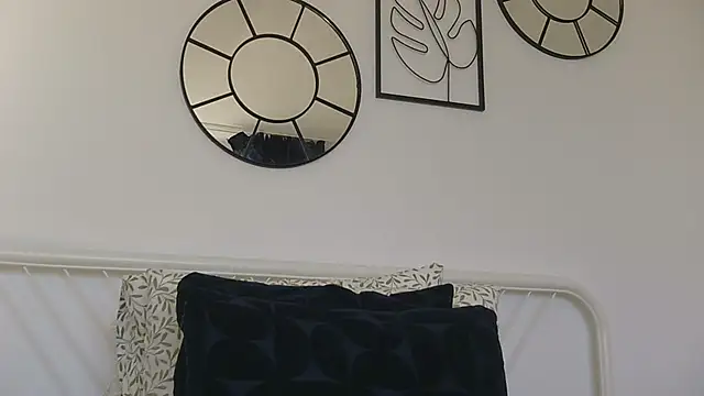 CelineThompson online show from April 2026 01:33:02 PM