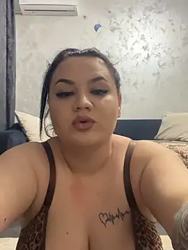 julietalovee online show from April 2026 05:21:02 PM