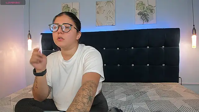 violeta steele online show from April 2026 05:15:02 PM