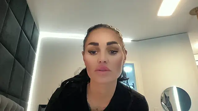 AMBER HARD online show from April 2026 03:48:02 PM