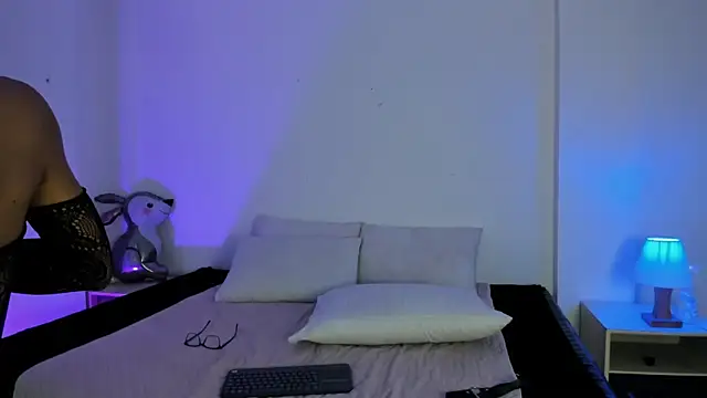 Eve-01 online show from April 2026 08:03:01 PM