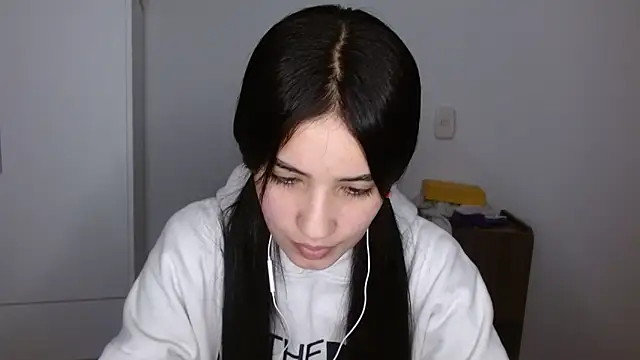 Lucy engel online show from April 2026 12:49:02 AM