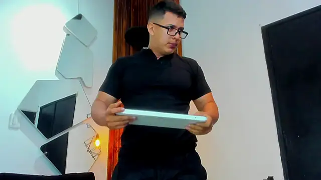 Snapshot of RomanCroft chatting on May 2026 11:53:01 AM RomanCroft online show from May 2026 11:53:01 AM