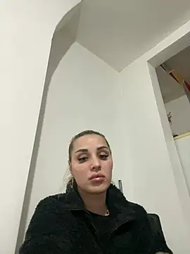 Giullyaxxx online show from March 2026 10:16:01 PM