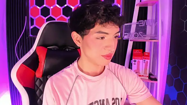 Cristopher Wild online show from April 2026 08:33:02 PM