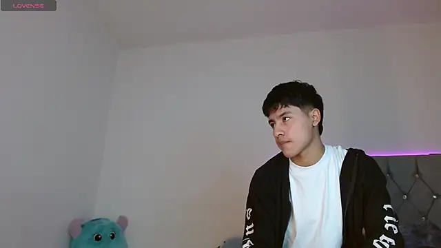 Snapshot of Sebas_fire4 chatting on May 2026 01:12:02 AM Sebas fire4 online show from May 2026 01:12:02 AM