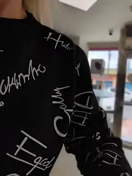 ManuelaX online show from April 2026 09:01:02 AM