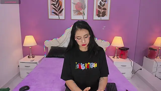 YayaQueen online show from June 2026 12:00:02 PM