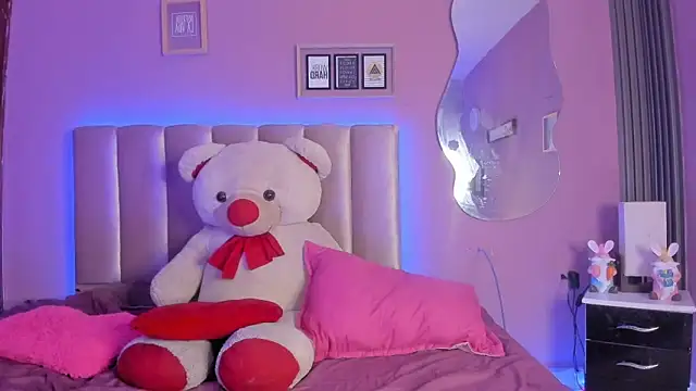 nikkita dragon  online show from April 2026 08:14:01 PM