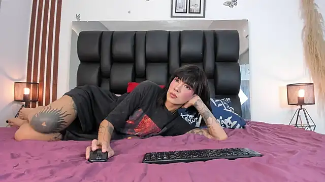 dalhia and hades online show from March 2026 12:52:01 PM