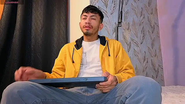 Luchoplayboy online show from April 2026 12:00:02 PM