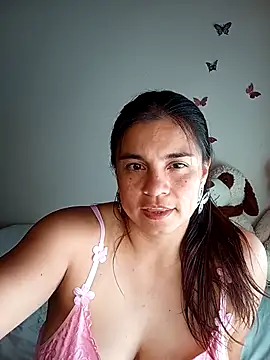 Snapshot of BettyBoo_w chatting on May 2026 02:43:01 PM BettyBoo w online show from May 2026 02:43:01 PM