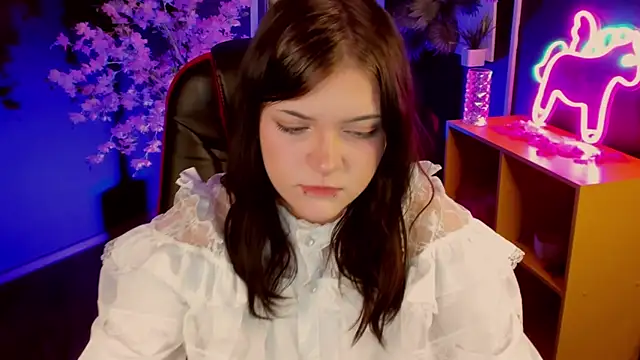 Snapshot of EsterTwilight chatting on May 2026 10:53:02 AM EsterTwilight online show from May 2026 10:53:02 AM