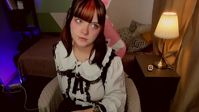 Snapshot of EsterTwilight chatting on May 2026 04:01:01 PM EsterTwilight online show from May 2026 04:01:01 PM