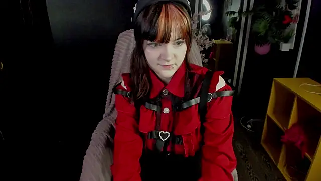 Snapshot of EsterTwilight chatting on May 2026 04:06:02 PM EsterTwilight online show from May 2026 04:06:02 PM