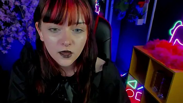 Snapshot of EsterTwilight chatting on June 2026 04:07:02 PM EsterTwilight online show from June 2026 04:07:02 PM